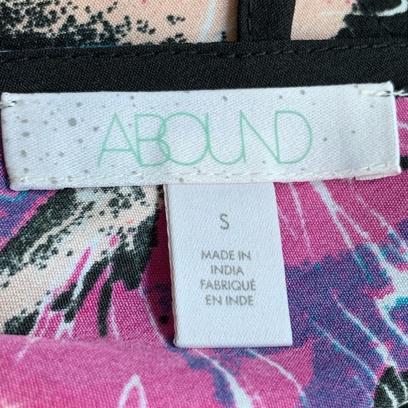 ✨NWT.  ABOUND "BLACK STORYBOOK FLORAL" TANK.   S - Picture 3 of 3